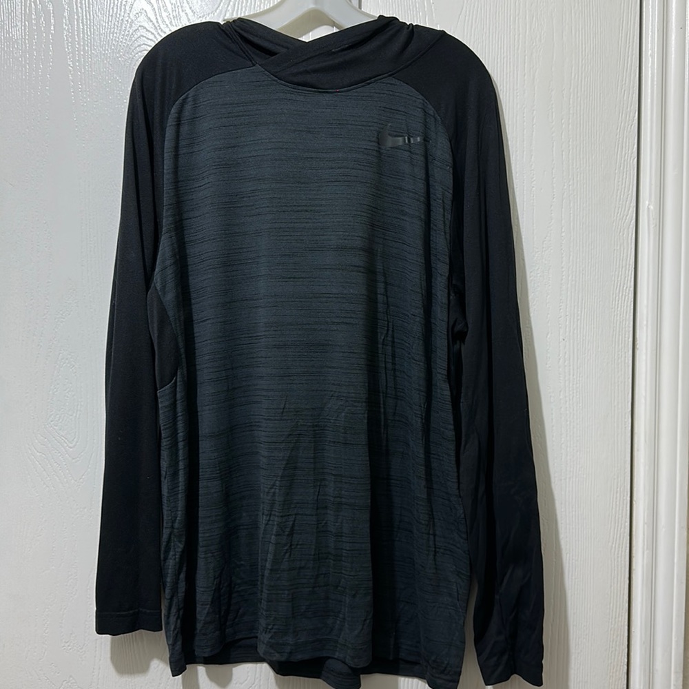 Men's Nike Dri-Fit hooded pullover. Excellent condition, only worn a few times.